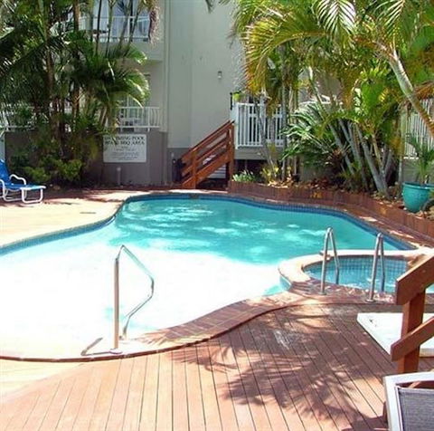 Surfers Del Rey - Queensland Tourism 4