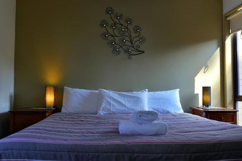 Executive Hideaway Motel - QLD Tourism 4