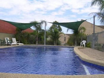Executive Hideaway Motel - QLD Tourism 2