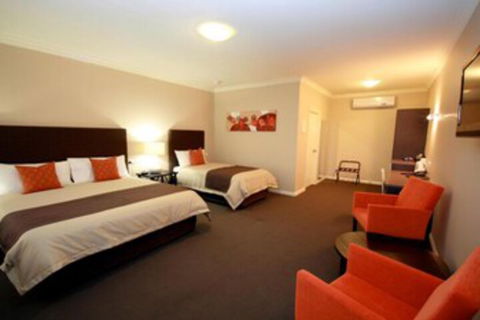 Sundowner Motel Hotel - Queensland Tourism 0