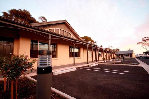 Sundowner Motel Hotel - Queensland Tourism 1