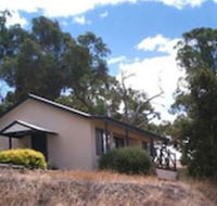 Riesling Country Cottages - Queensland Tourism