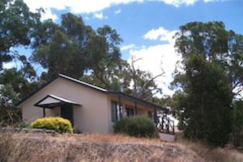 Riesling Country Cottages - QLD Tourism 0
