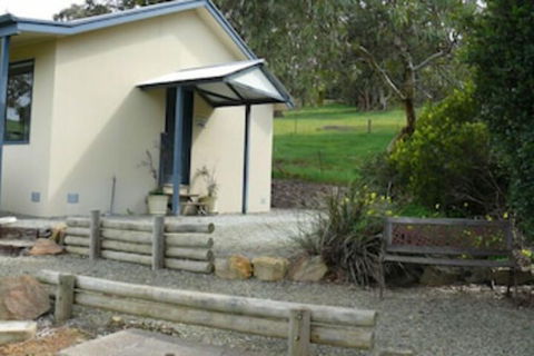 Riesling Country Cottages - QLD Tourism 5