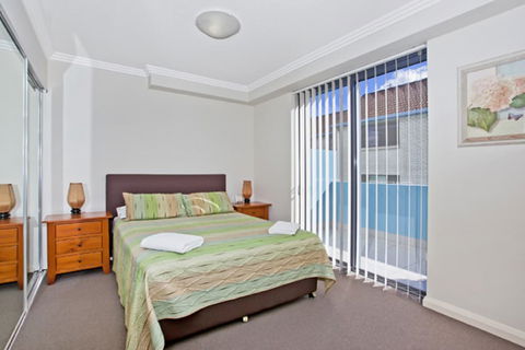 Aqualine Apartments - Queensland Tourism 6