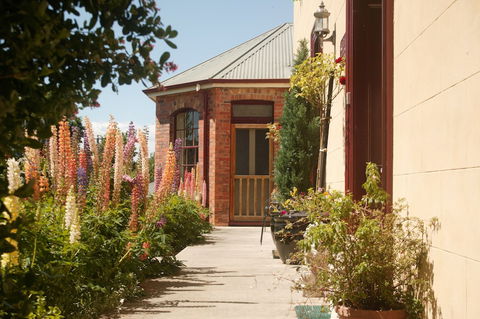 Blakes Manor Self Contained Heritage Accommodation - QLD Tourism 1