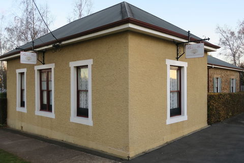 Blakes Manor Self Contained Heritage Accommodation - QLD Tourism 3