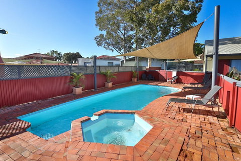 Wentworth Central Motor Inn - QLD Tourism 3