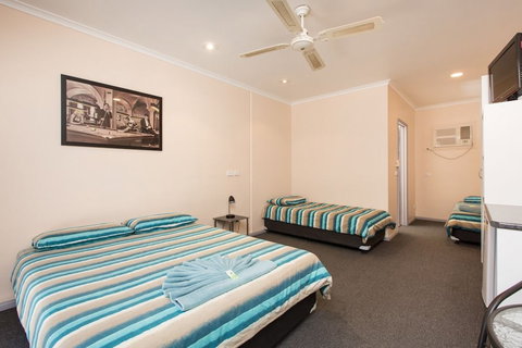 Wentworth Central Motor Inn - QLD Tourism 5