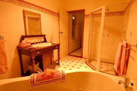 Treasured Memories Cottage - Queensland Tourism 3