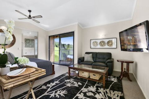 Top Of The Hill - QLD Tourism 0