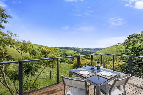 Top Of The Hill - QLD Tourism 4