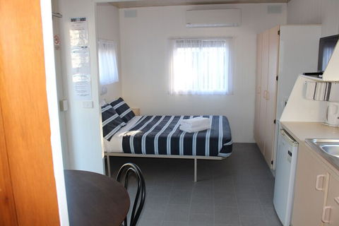 Golden Terrace Holiday Park - Queensland Tourism 7