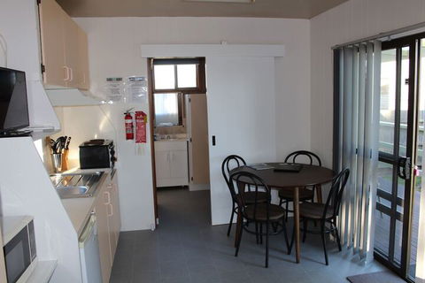 Golden Terrace Holiday Park - Queensland Tourism 6