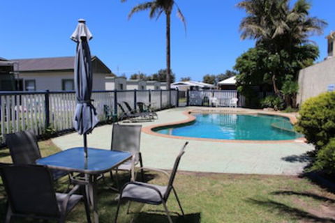 Golden Terrace Holiday Park - Queensland Tourism 0