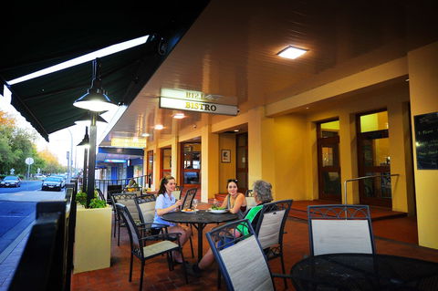 Hotel Victoria - Griffith - Queensland Tourism 6
