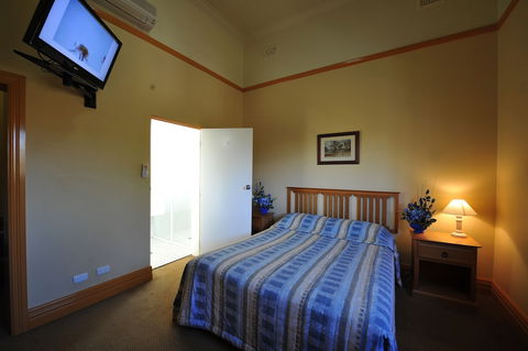 Hotel Victoria - Griffith - Queensland Tourism 2