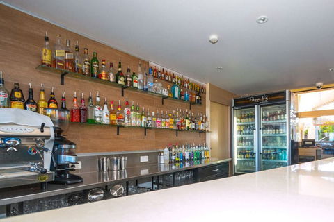Beach Haven Executive Apartments - Queensland Tourism 4