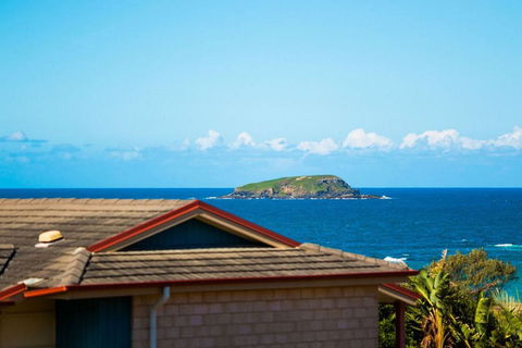 Beach Haven Executive Apartments - Queensland Tourism 7