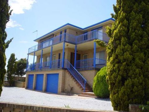 Flat 2 3 Bay Lane - QLD Tourism 5