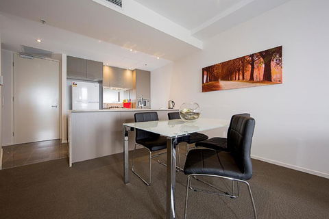 Accommodate Canberra Manhattan On The Park - Queensland Tourism 6