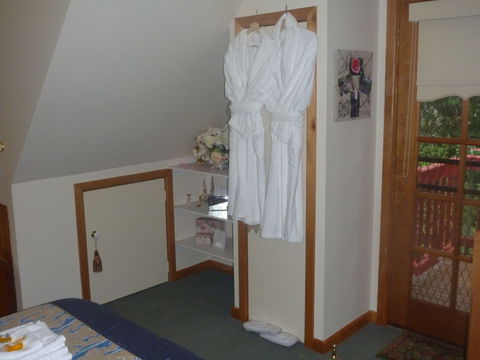 Mountain Lodge - QLD Tourism 4