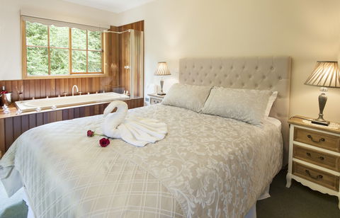 Mountain Lodge - QLD Tourism 6