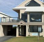 Boathouse Holiday House - QLD Tourism