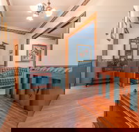 Birds 'n' Bloom Cottages - QLD Tourism