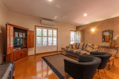 Birds 'n' Bloom Cottages - QLD Tourism 5