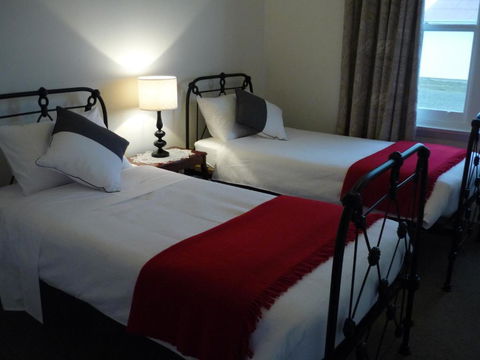 Little Sunnyside Accommodation - QLD Tourism 6