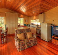Island View Spa Cottage - Queensland Tourism