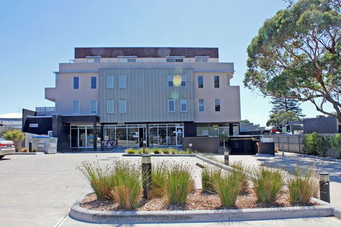 Rejuvenate At San Remo - Rejuvenate Stays - QLD Tourism 1