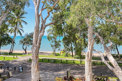 Hibiscus On Palm Cove At Marlin Waters - QLD Tourism 5