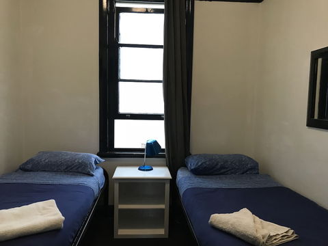 Coogee Beach House - Hostel - QLD Tourism 6
