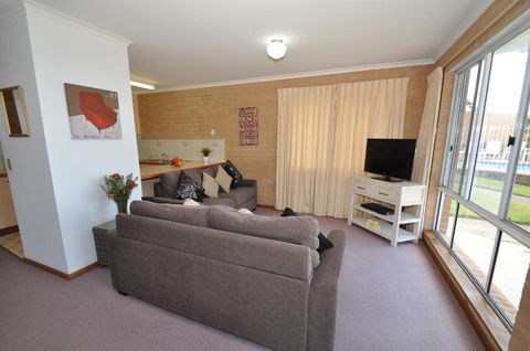 Unit 1 Countess Court - QLD Tourism 6