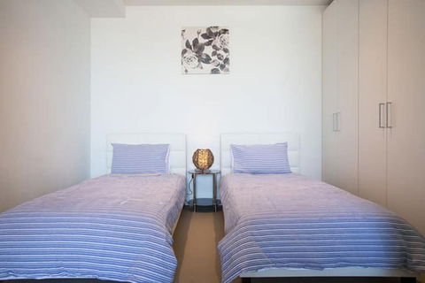C3CBD Melbourne Apartment - Queensland Tourism 3
