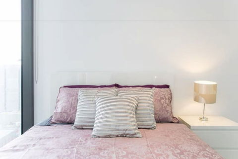 C3CBD Melbourne Apartment - Queensland Tourism 4