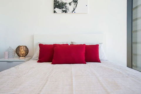 C3CBD Melbourne Apartment - Queensland Tourism 7
