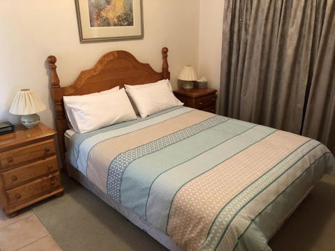Unit 2 Ballingalla Apartments - QLD Tourism 6