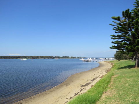 Unit 2 Ballingalla Apartments - QLD Tourism 3