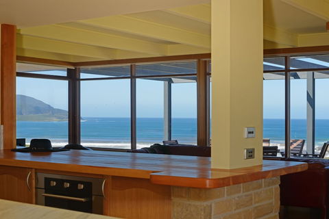 Cloudy Bay Villa - Queensland Tourism 1