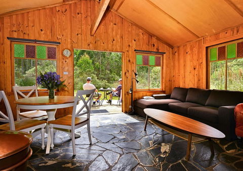 Saintys Creek Cottage - Queensland Tourism 5