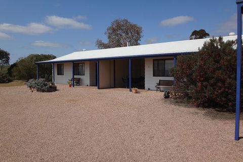 Windana Cottages - QLD Tourism 1
