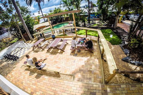 Somewhere To Stay Backpackers - Queensland Tourism 4