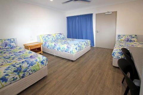Reef Gardens Motel - Queensland Tourism 1
