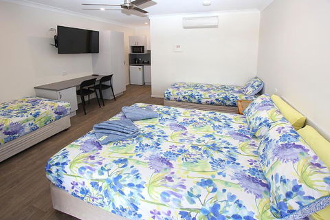 Reef Gardens Motel - Queensland Tourism 5