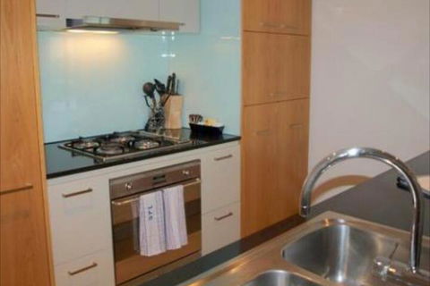 Docklands Prestige Apartments - QLD Tourism 4