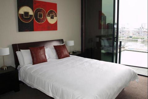 Docklands Prestige Apartments - QLD Tourism 5