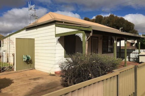 Away Cottages Broken Hill - Queensland Tourism 0
